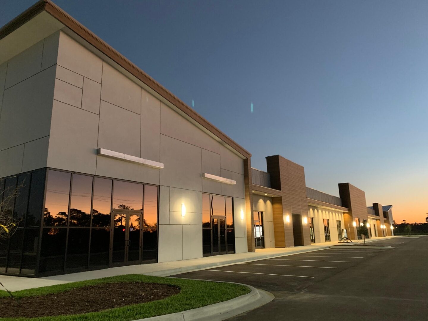 Hardy World 4.0 — retail storefront glazing