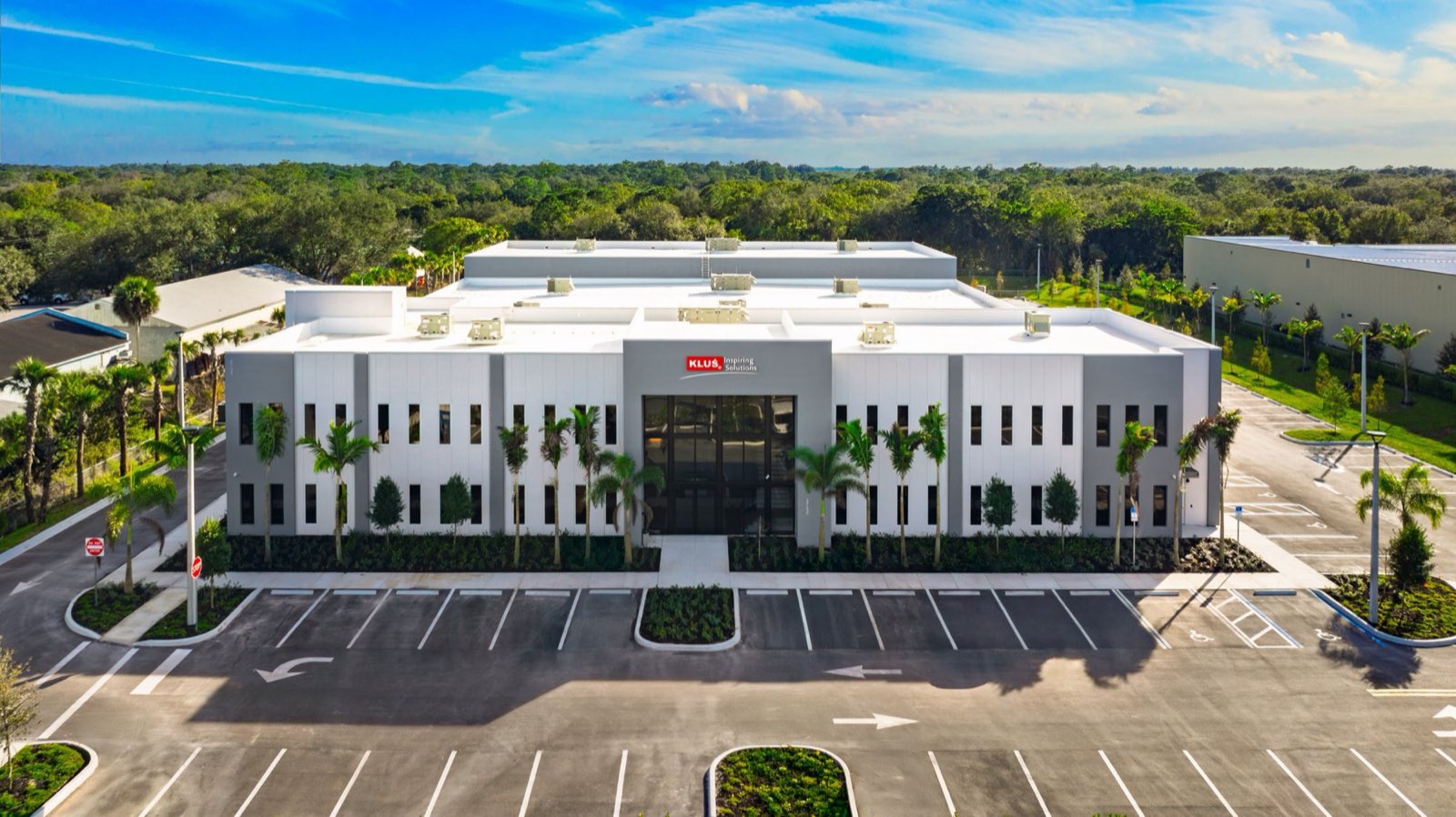 KLUS Lighting showroom in Vero Beach with its two-story glazed entrance and storefront