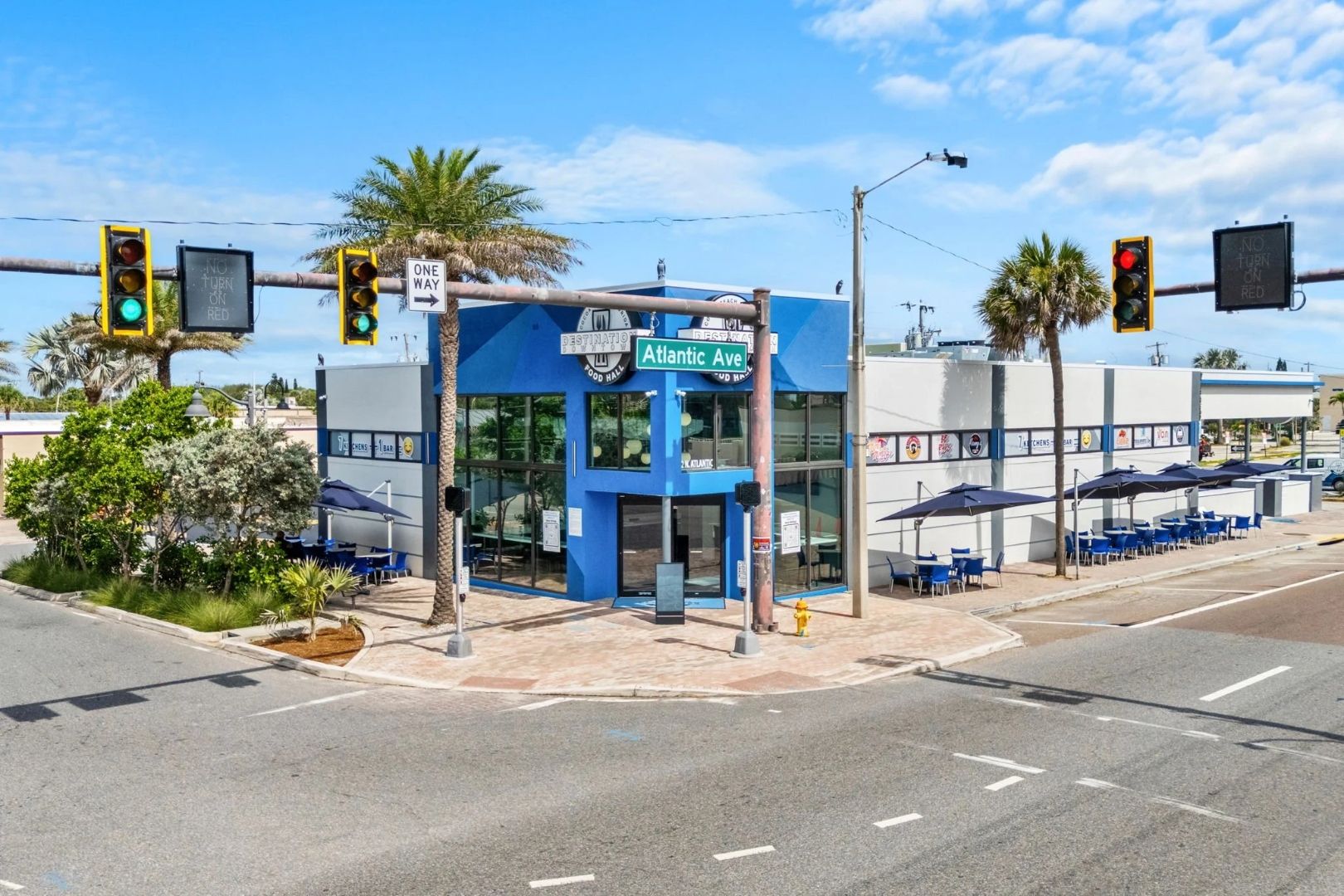 ES-8000 Storefront installed at Wave Food Hall, Cocoa Beach — ACG project